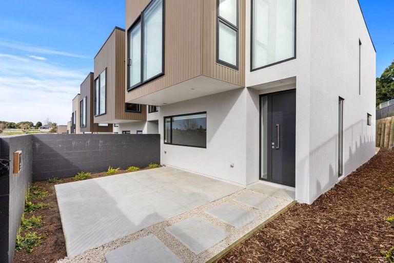 Photo of property in 1/12 Westmorland Rise, Bethlehem, Tauranga, 3110