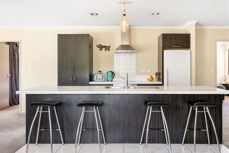 Photo of property in 70 South Kensington Way, Henderson, Auckland, 0612