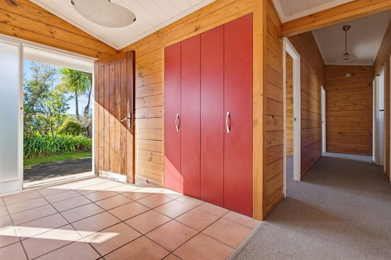 Photo of property in 20 Willow Avenue, Hannahs Bay, Rotorua, 3010