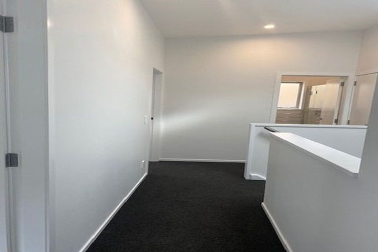 Photo of property in 28 Collins Avenue, Tawa, Wellington, 5028