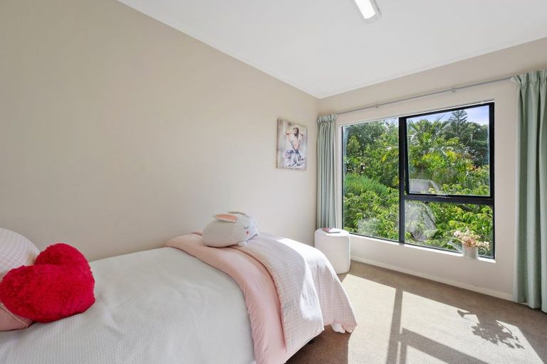 Photo of property in 6 Odin Place, Beach Haven, Auckland, 0626