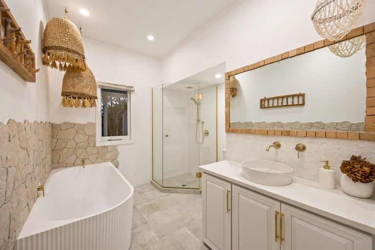 Photo of property in 161 Monument Road, Clevedon, 2582