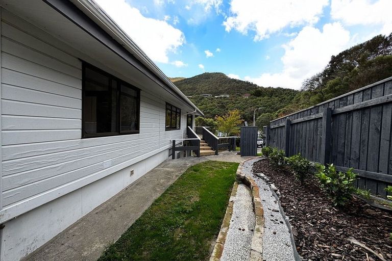 Photo of property in 22 Percy Dyett Drive, Karori, Wellington, 6012