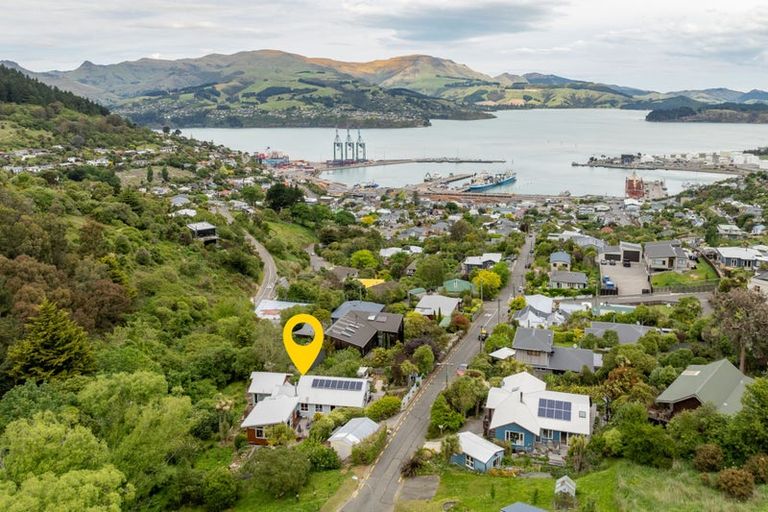 Photo of property in 46 Cornwall Road, Lyttelton, 8082