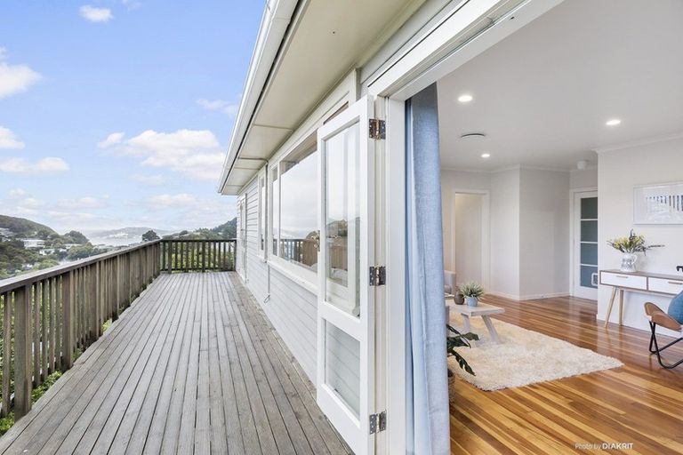 Photo of property in 137 Ruskin Road, Newlands, Wellington, 6037