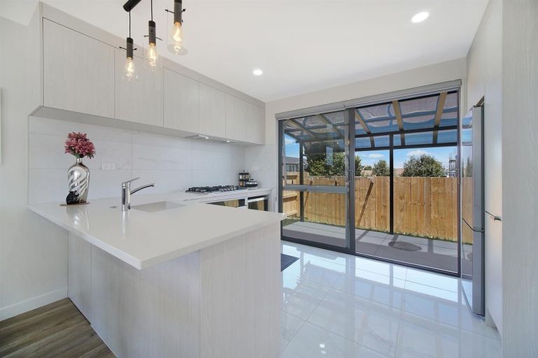 Photo of property in 67a Soaring Bird Drive, Takanini, 2112