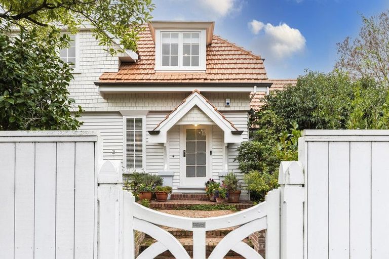 Photo of property in 2 Royds Street, Fendalton, Christchurch, 8014