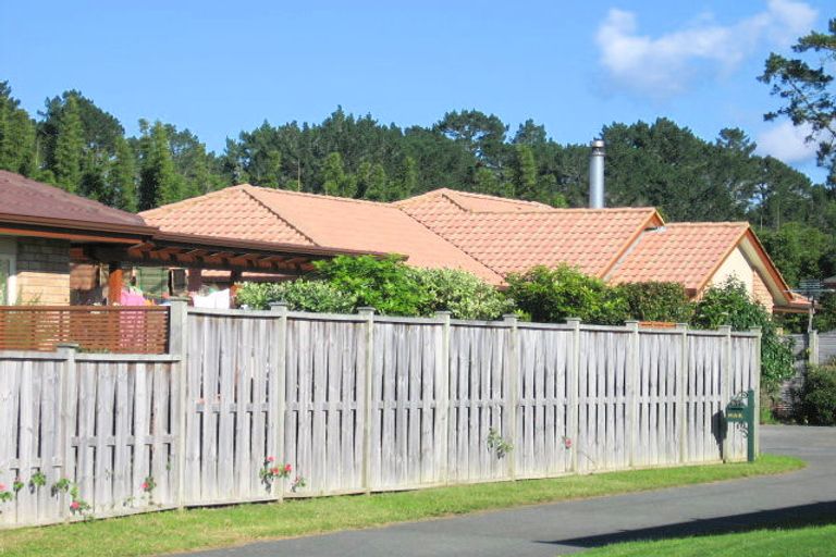 Photo of property in 87 Hillwell Drive, Henderson, Auckland, 0612