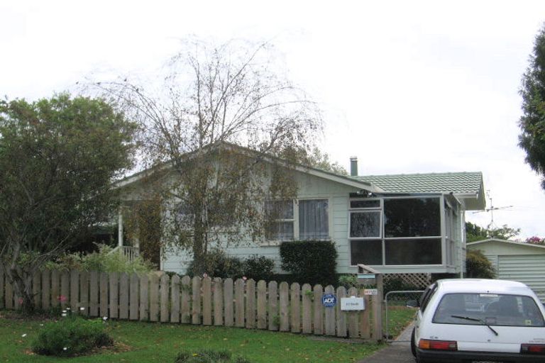 Photo of property in 15 Sunvue Road, Glen Eden, Auckland, 0602
