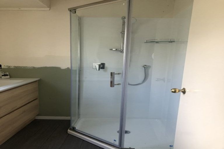 Photo of property in 44a De Havilland Drive, Goodwood Heights, Auckland, 2105
