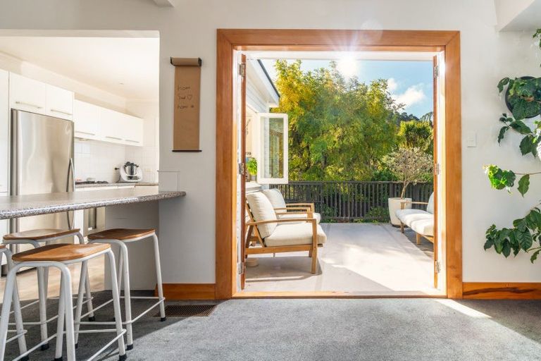 Photo of property in 21 Waikare Street, Karori, Wellington, 6012