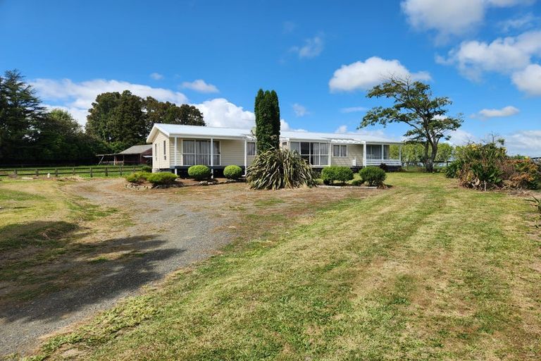 Photo of property in 15 Locket Road, Glenfield, Auckland, 0629