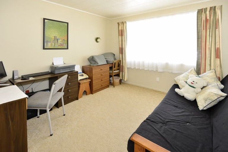Photo of property in 25 Allington Road, Massey, Auckland, 0614