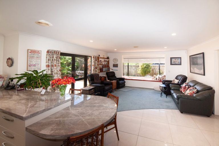 Photo of property in 6 Derry Hill, Churton Park, Wellington, 6037