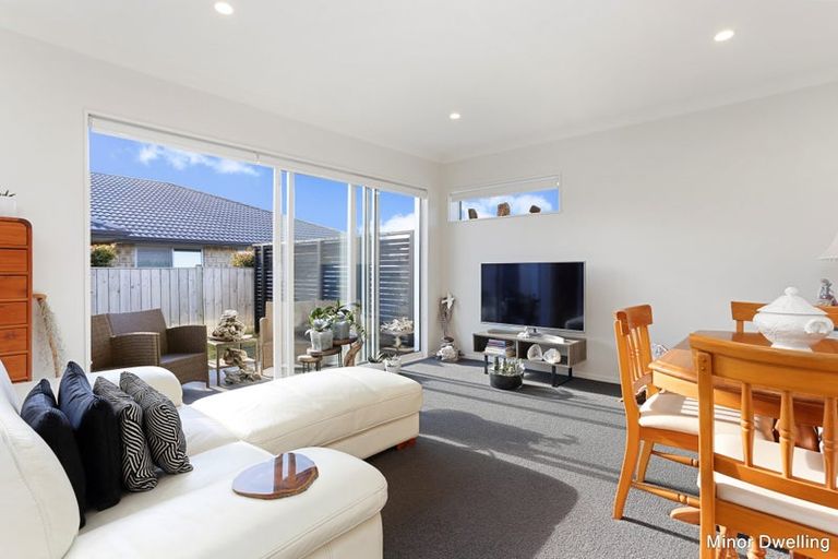 Photo of property in 44b Gilbransen Road, Kumeu, 0810