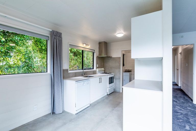 Photo of property in 184 Hutchinson Avenue, New Lynn, Auckland, 0600