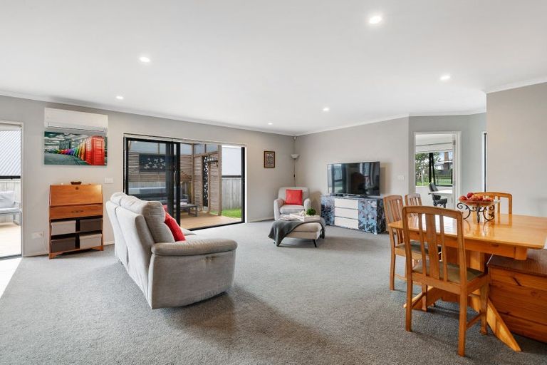 Photo of property in 14 Kingfisher Road, Silverdale, 0932