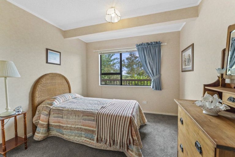 Photo of property in 38 Kakariki Grove, Waikanae, 5036