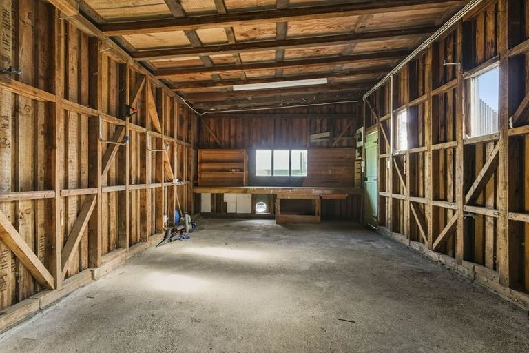 Photo of property in 11 Greenhithe Street, Waihola, Milton, 9073