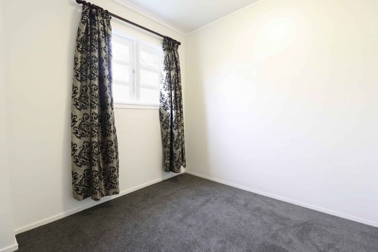Photo of property in 16 Coromandel Court, Roslyn, Palmerston North, 4414