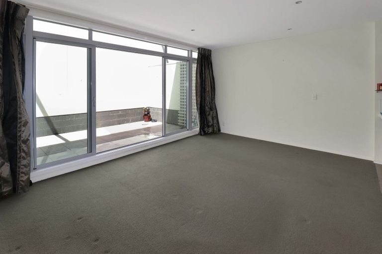 Photo of property in Las Olas De Cuba, 4/35 Torrens Terrace, Mount Cook, Wellington, 6011