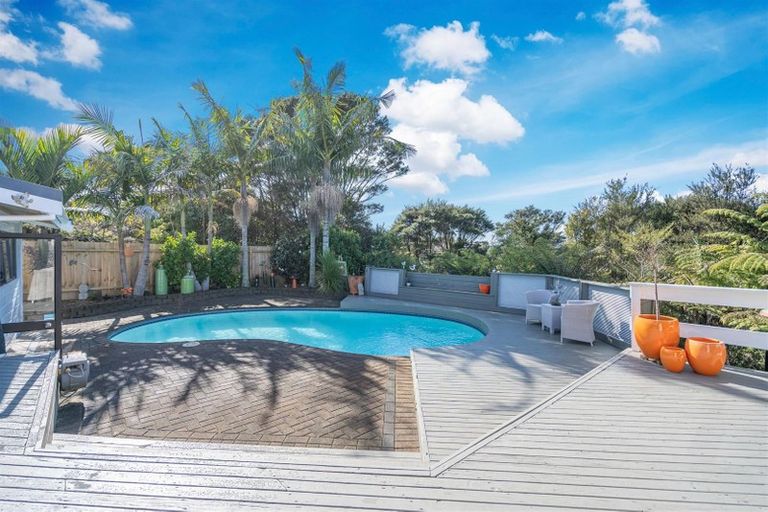 Photo of property in 14 Highwood Grove, Torbay, Auckland, 0630