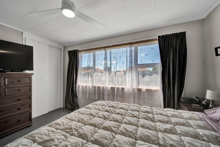 Photo of property in 1 Waihi Road, Hawera, 4610