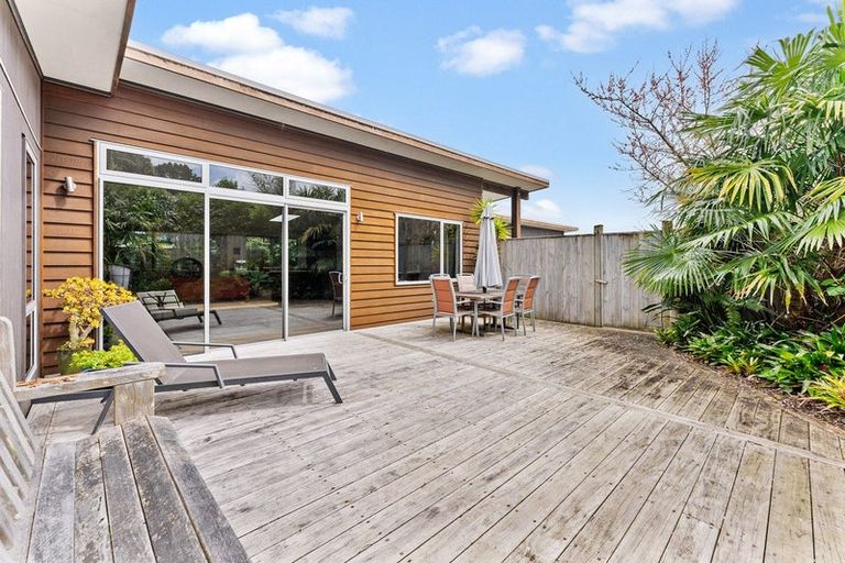 Photo of property in 37a Donnelly Street, Oakura, 4314