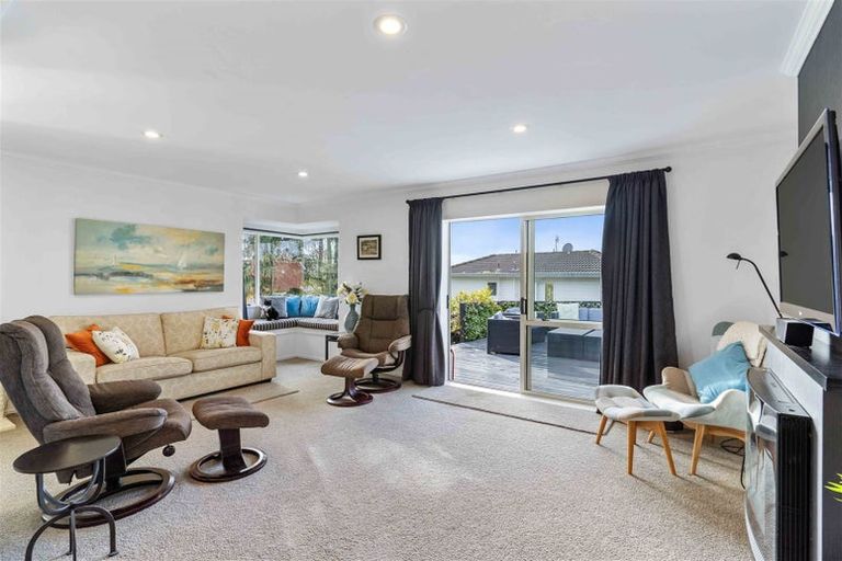 Photo of property in 1 Pelican Lane, Unsworth Heights, Auckland, 0632