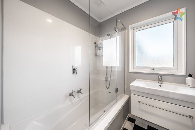 Photo of property in 21 Jasmine Grove, Maungaraki, Lower Hutt, 5010