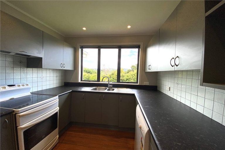 Photo of property in 42 Savoy Road, Glen Eden, Auckland, 0602