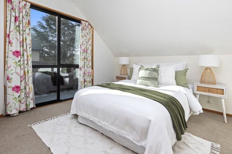 Photo of property in 2/77 Hinau Street, Riccarton, Christchurch, 8041