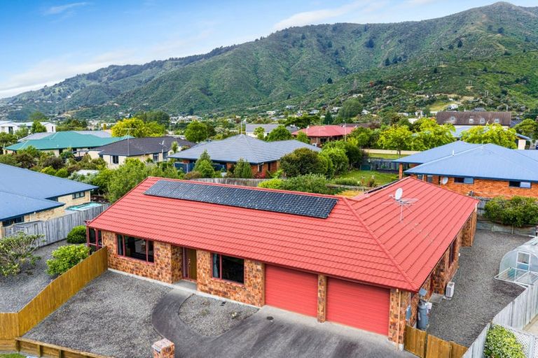 Photo of property in 20 Glentui Place, Waikawa, Picton, 7220