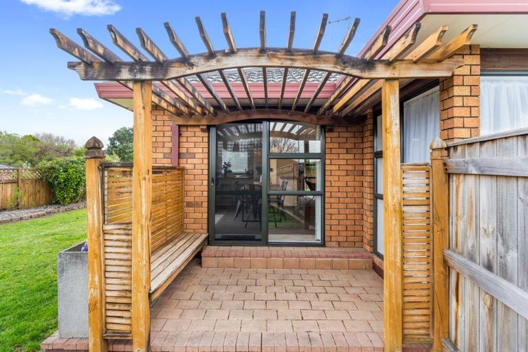 Photo of property in 23 Greenwood Place, Fitzherbert, Palmerston North, 4410