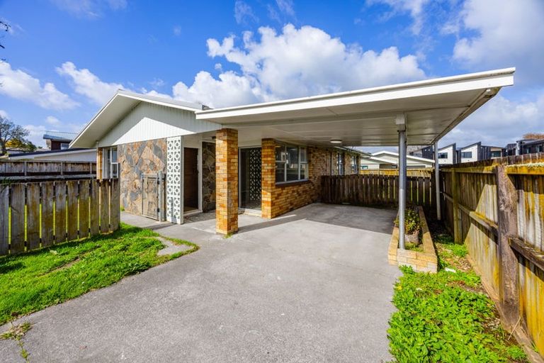Photo of property in 11 Blanes Road, Weymouth, Auckland, 2103