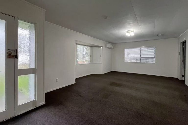 Photo of property in 3 Rukumoana Place, Clendon Park, Auckland, 2103