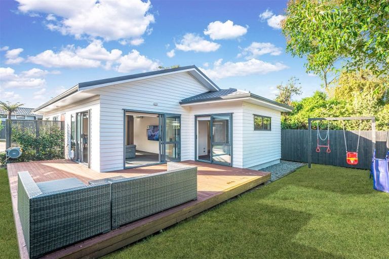 Photo of property in 33a Gill Avenue, Te Atatu Peninsula, Auckland, 0610