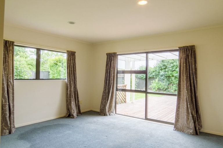 Photo of property in 7 Edgewater Grove, Whakatane, 3120