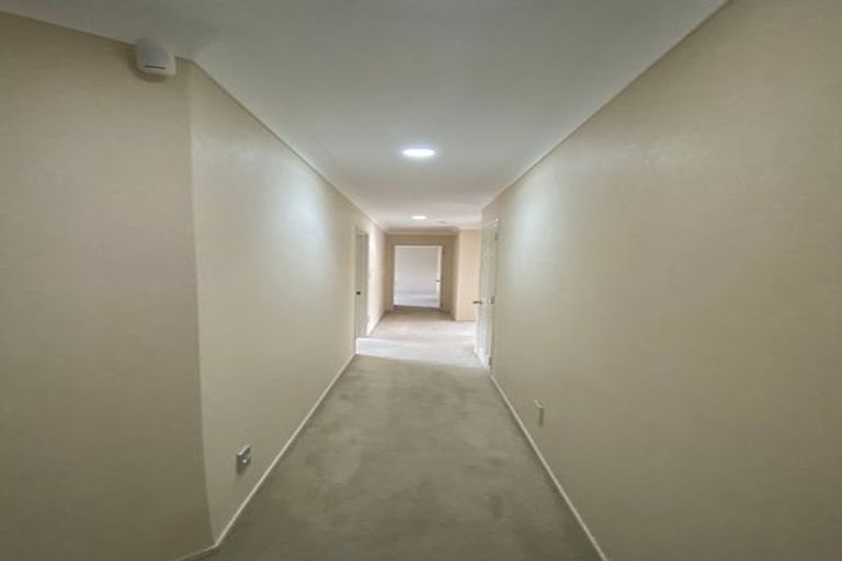 Photo of property in 10 Mullagh Place, East Tamaki Heights, Auckland, 2016