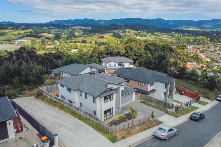 Photo of property in 116 San Valentino Drive, Henderson, Auckland, 0612