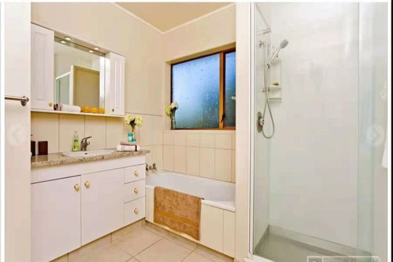 Photo of property in 17 Hollyhock Place, Browns Bay, Auckland, 0630