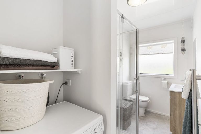 Photo of property in 2/25 Inverness Road, Browns Bay, Auckland, 0630