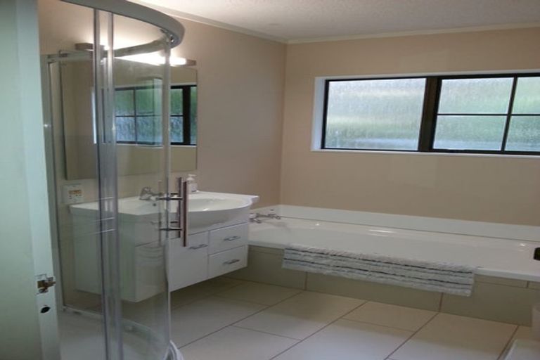 Photo of property in 30 Oxford Street, Tawa, Wellington, 5028