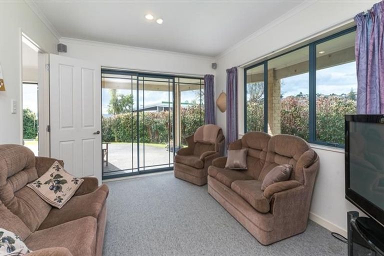 Photo of property in 55 Tindalls Bay Road, Tindalls Beach, Whangaparaoa, 0930