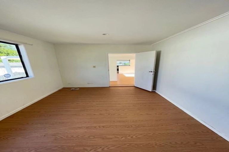 Photo of property in 16 Savoy Road, Glen Eden, Auckland, 0602