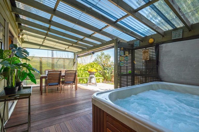 Photo of property in 1/31 Taroka Close, Pinehill, Auckland, 0632