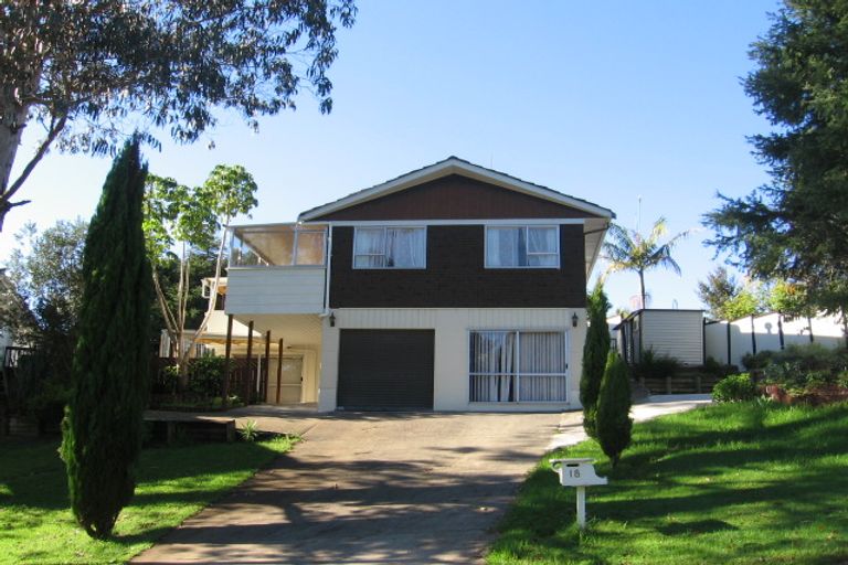 Photo of property in 18 Longfellow Parade, Glen Eden, Auckland, 0604