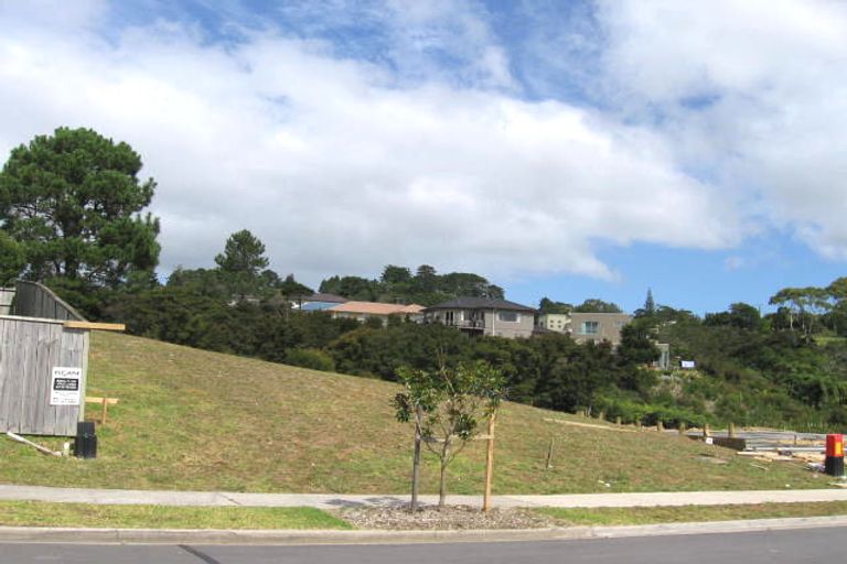 Photo of property in 4 Spoonbill Place, Unsworth Heights, Auckland, 0632