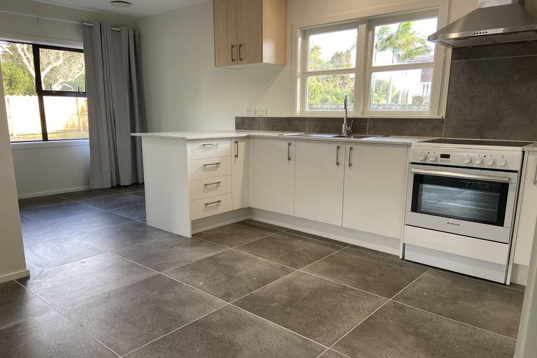 Photo of property in 281 Henderson Valley Road, Henderson, Auckland, 0612