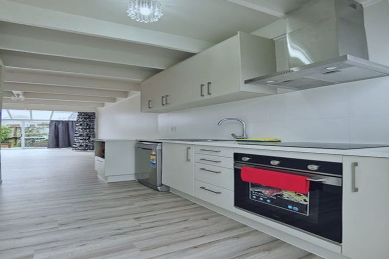 Photo of property in 2/39 Rathgar Road, Henderson, Auckland, 0610